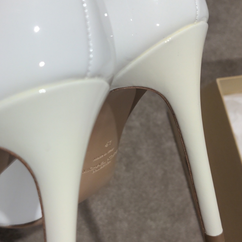 Michael Kors Collection Gretel Runway Pump - Picture 6 of 6